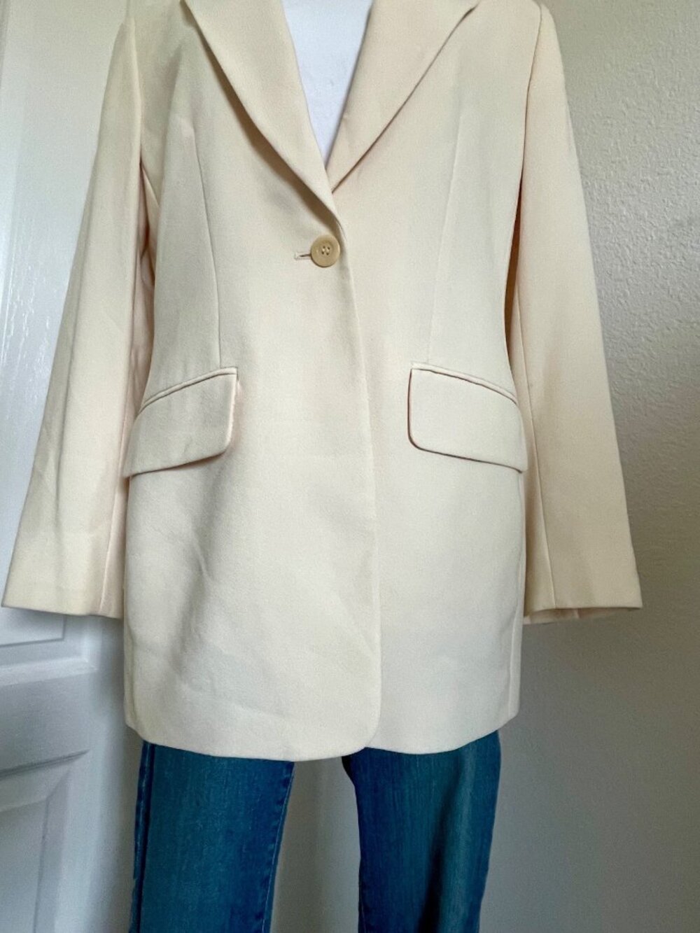 Vintage 1990s Liz Claiborne Classics Structured Cream Blazer Size 10 - Picture 6 of 14